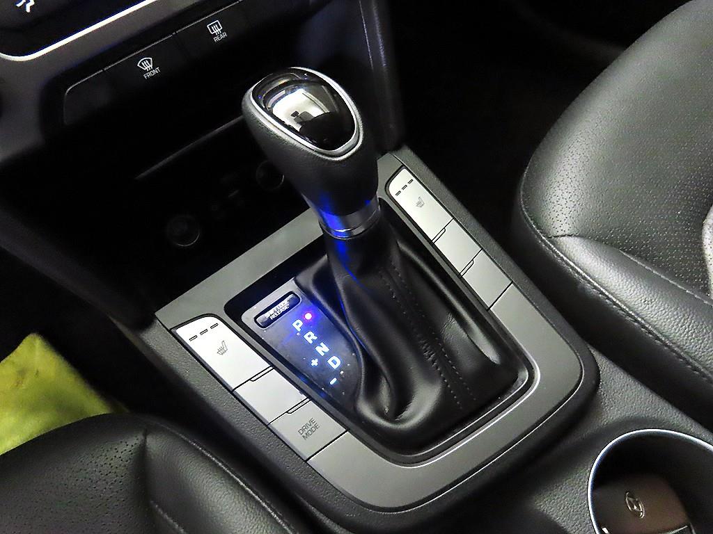 HYUNDAI Avante - Vista 12