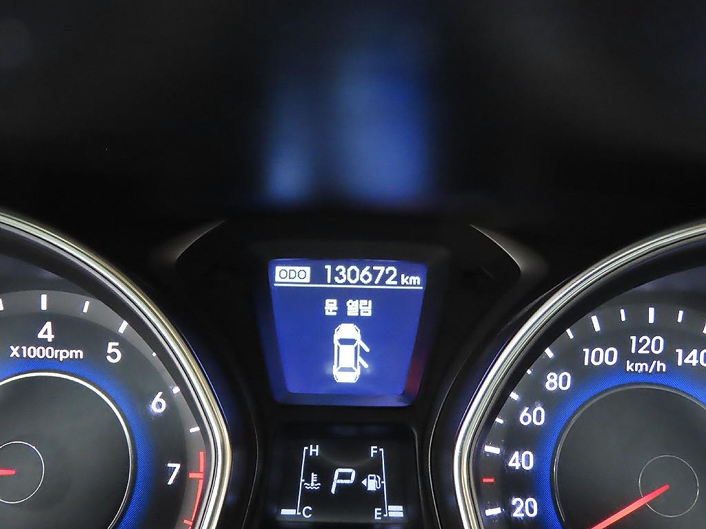 HYUNDAI Avante - Vista 11