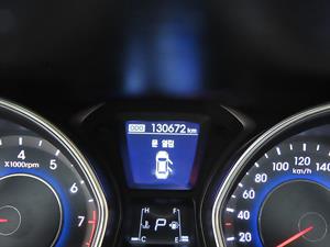 HYUNDAI Avante - Vista 12