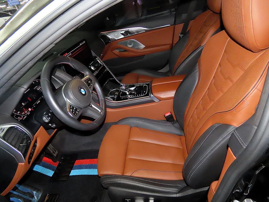 BMW 8 Series - Vista 6