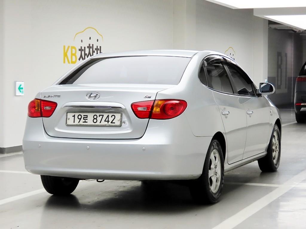 HYUNDAI Avante - Vista 4