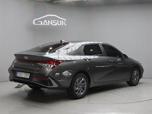 HYUNDAI Avante - Vista 8