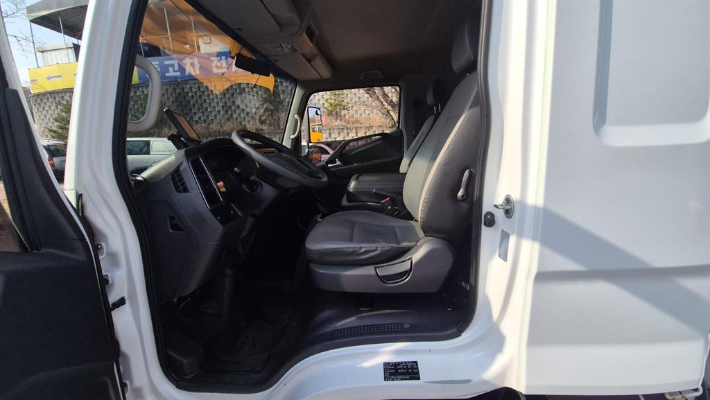 medium and large cargo truck - Vista 12