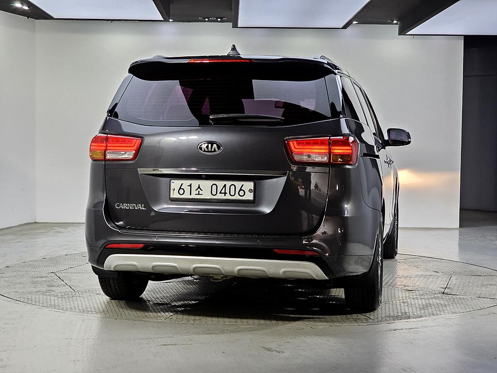 KIA Carnival - Vista 3