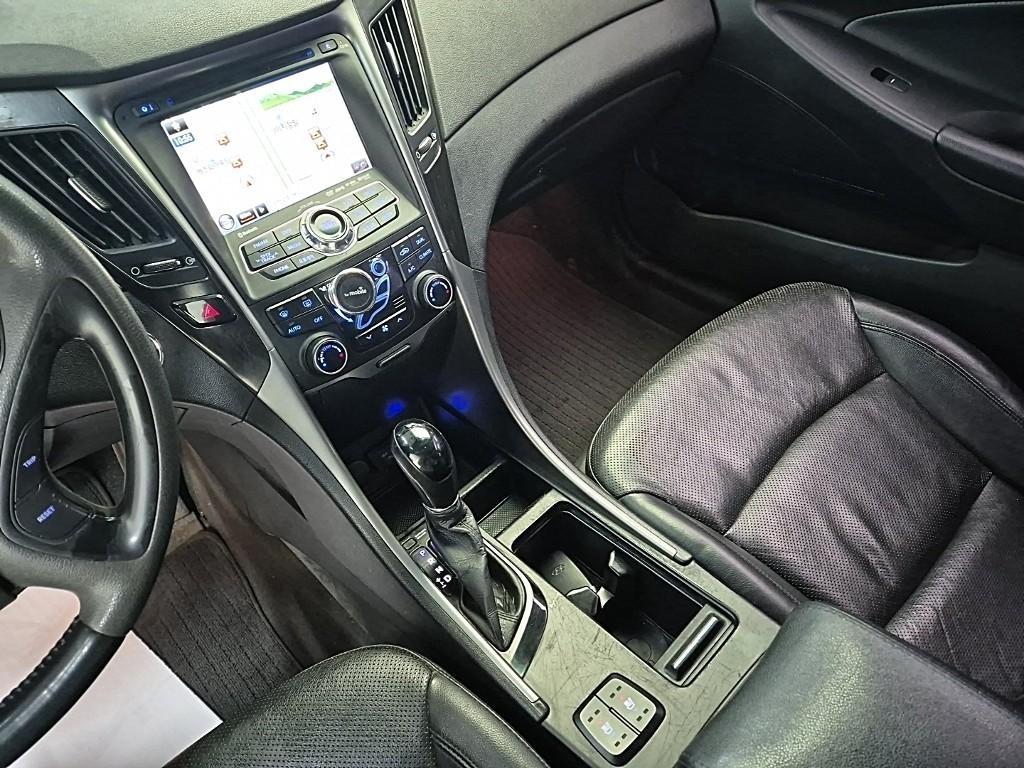 HYUNDAI Sonata - Vista 10