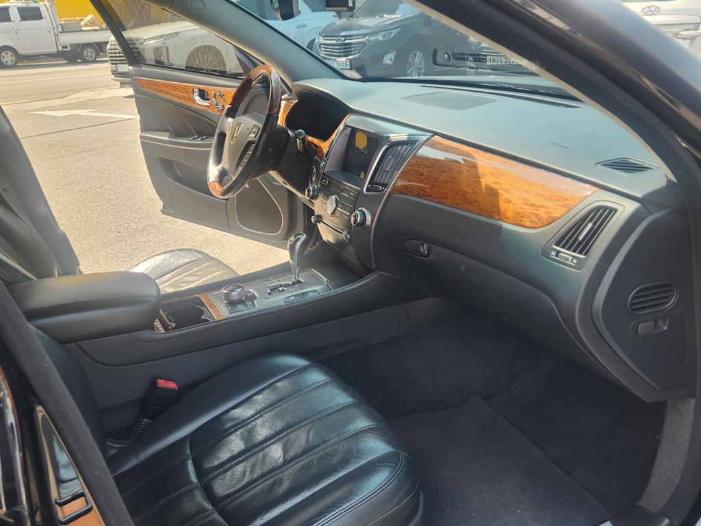 HYUNDAI Equus - Vista 8