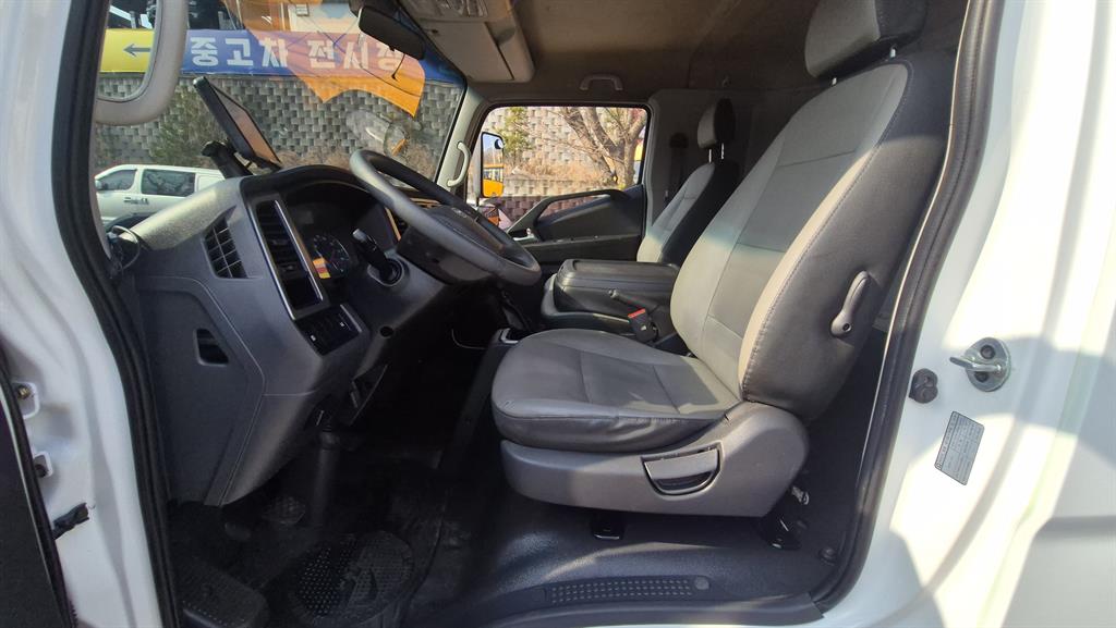 medium and large cargo truck - Vista 5