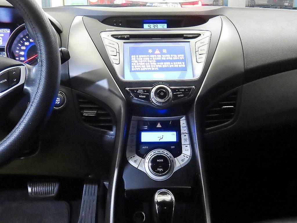 HYUNDAI Avante - Vista 11