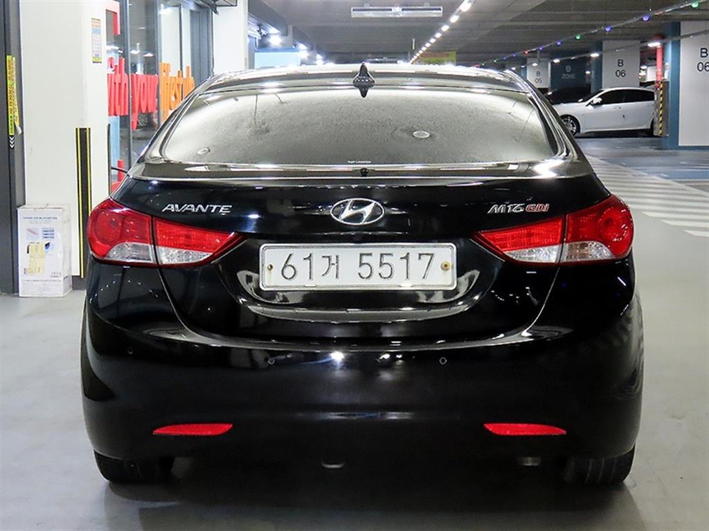 HYUNDAI Avante - Vista 5