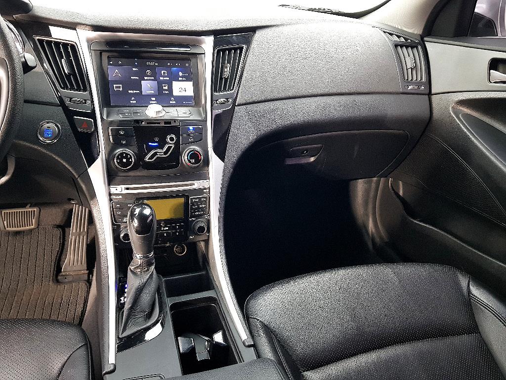 HYUNDAI Sonata - Vista 10