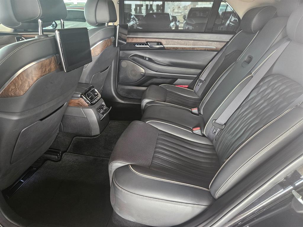 Genesis G90 - Vista 11