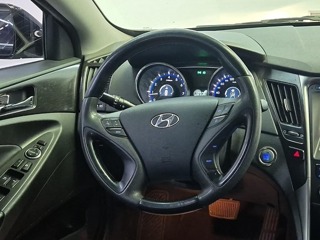 HYUNDAI Sonata - Vista 9