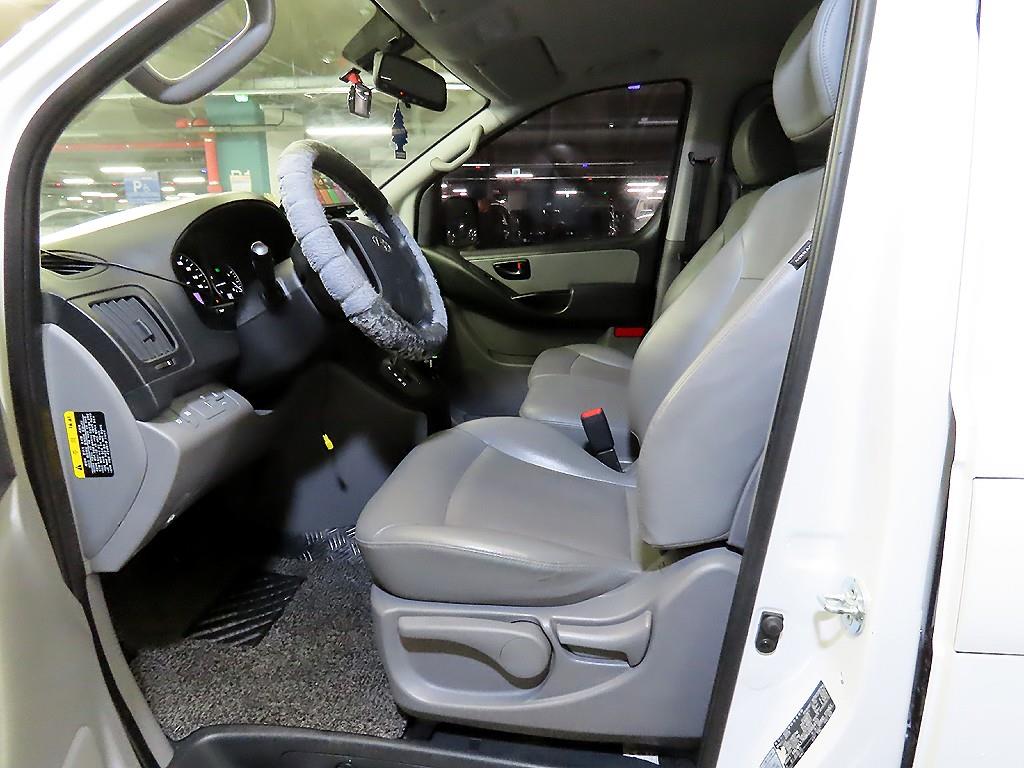 HYUNDAI Starex - Vista 6