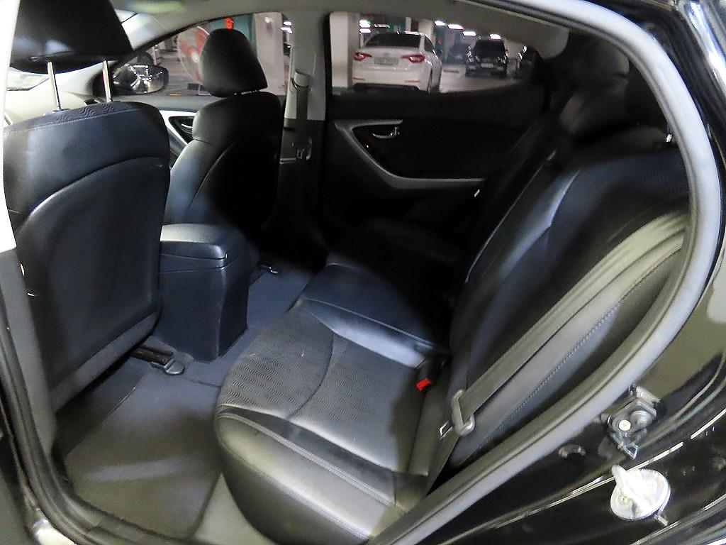 HYUNDAI Avante - Vista 7