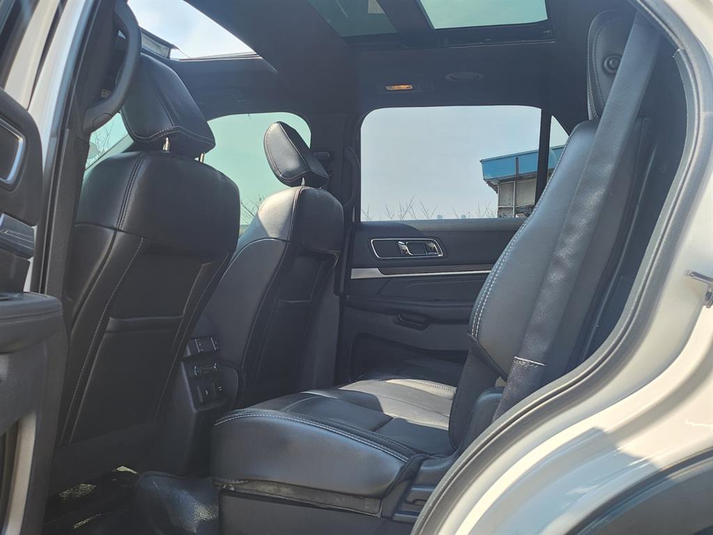 Ford Explorer - Vista 8