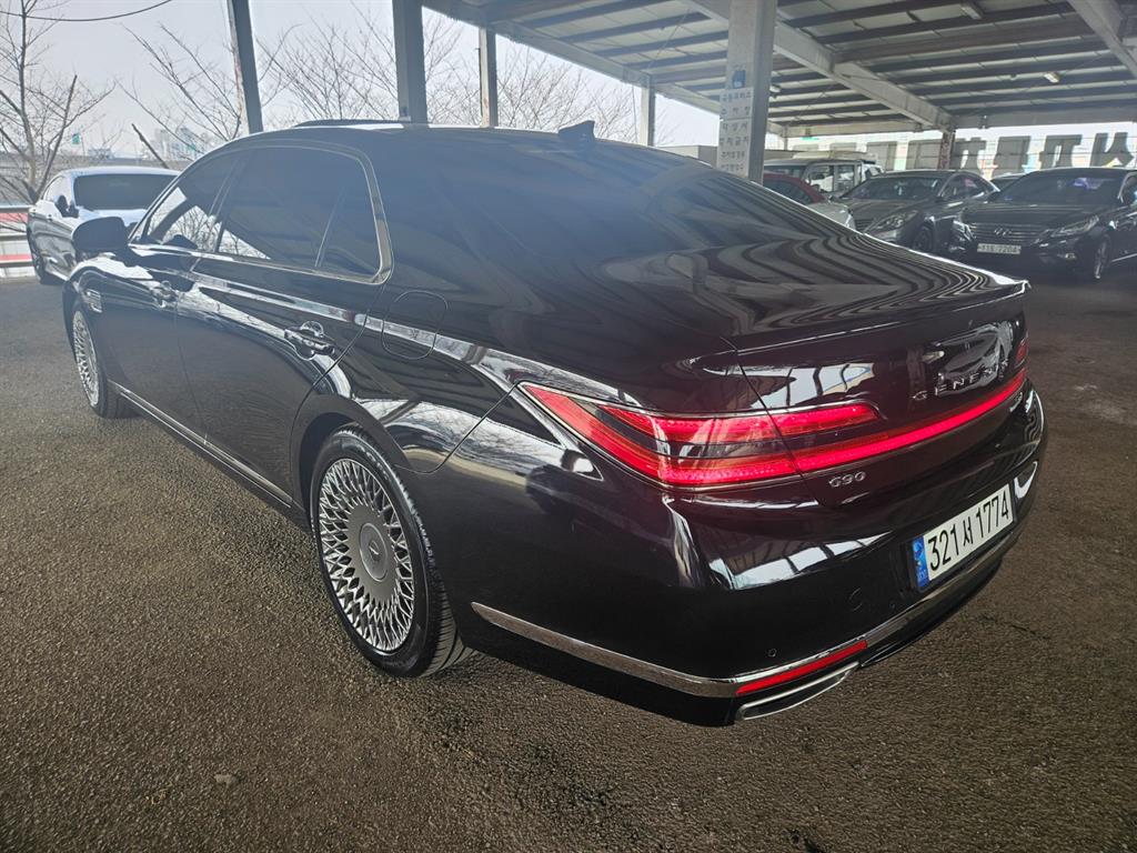 Genesis G90 - Vista 4