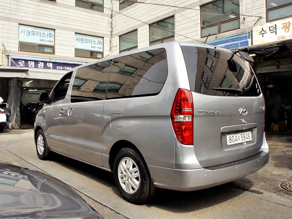 HYUNDAI Starex - Vista 7