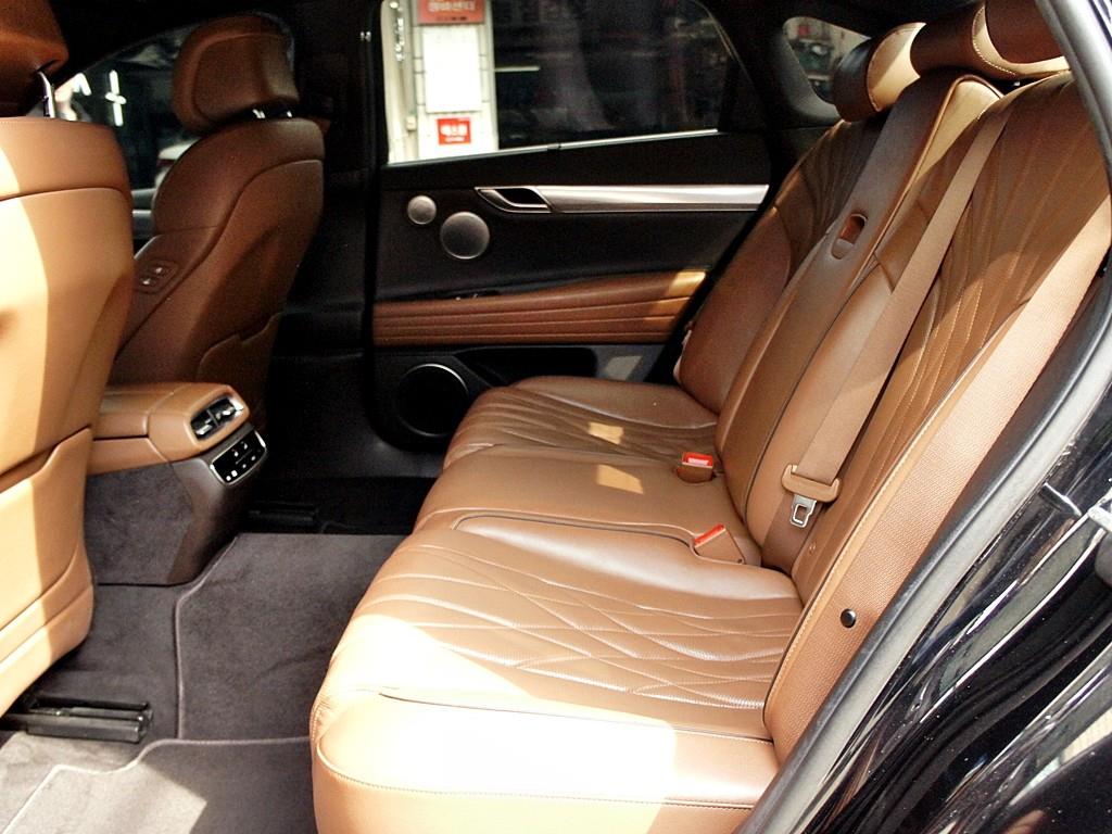 Genesis G80 - Vista 11