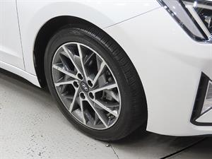 HYUNDAI Avante - Vista 10