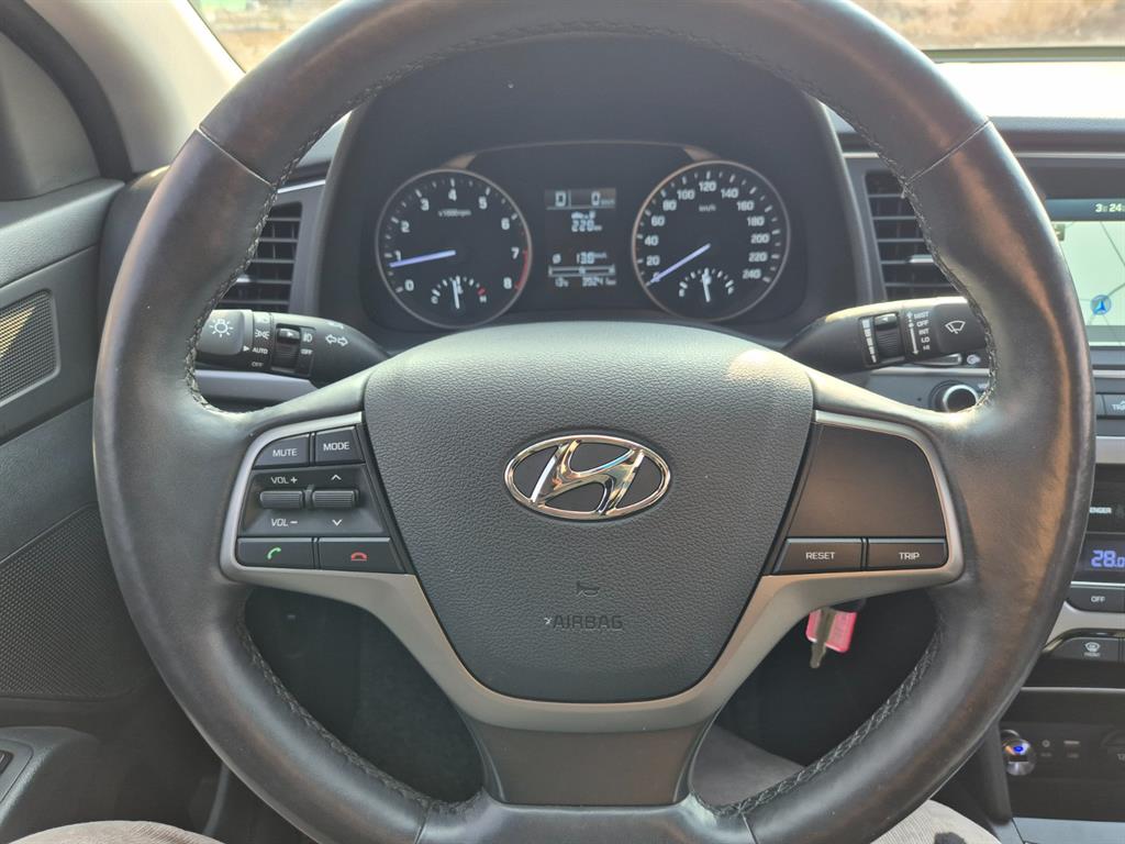 HYUNDAI Avante - Vista 8