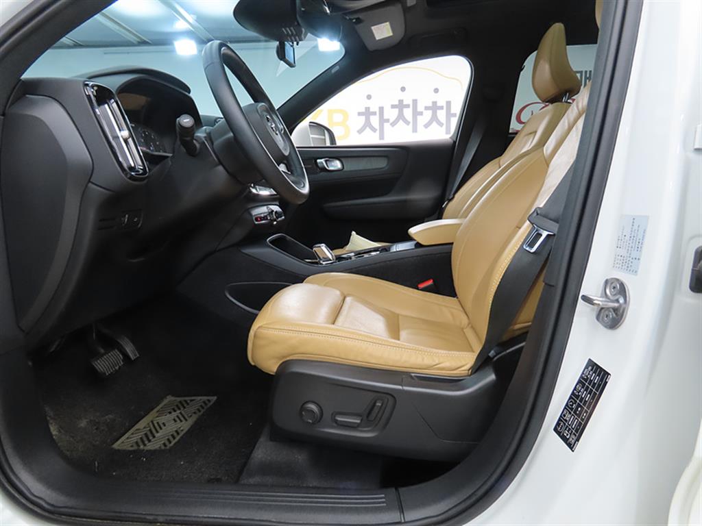 Volvo XC40 - Vista 5