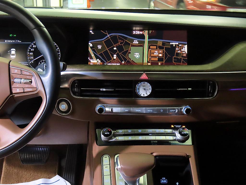 Genesis G90 - Vista 11