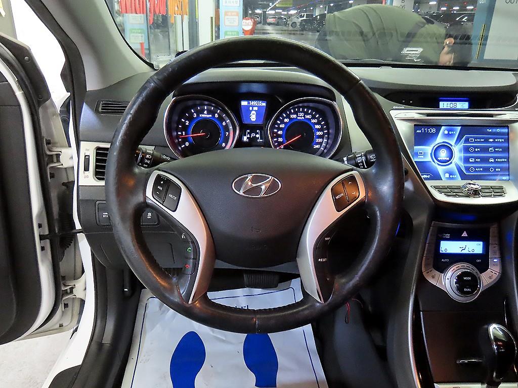 HYUNDAI Avante - Vista 8