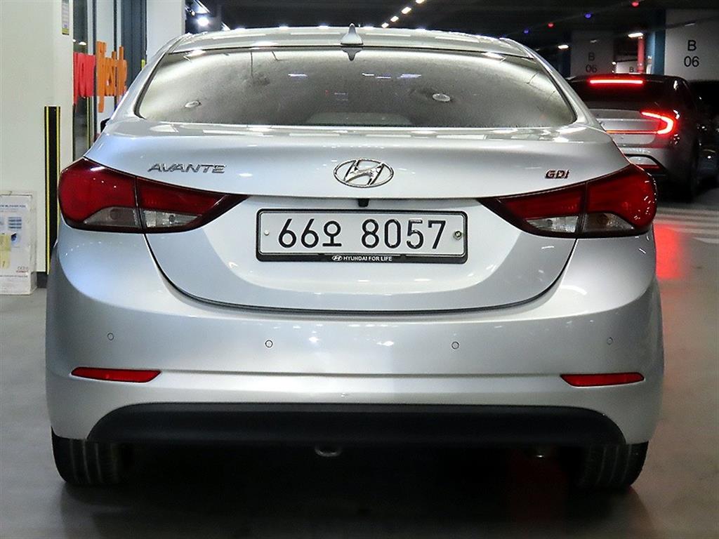 HYUNDAI Avante - Vista 5