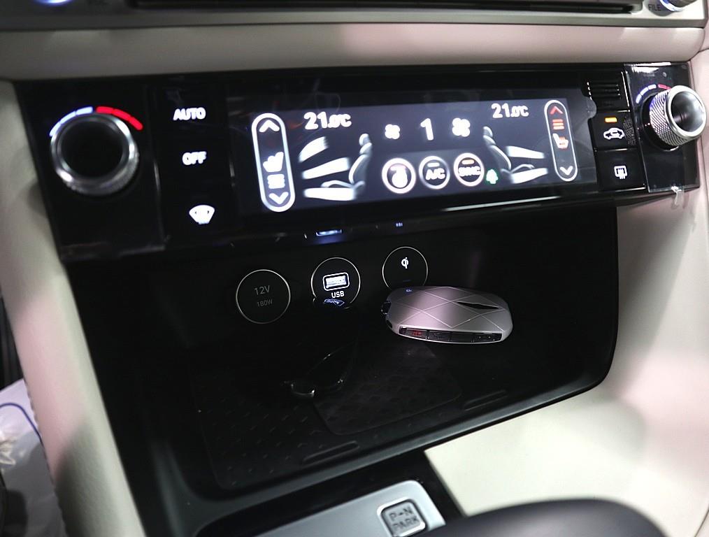 Genesis G70 - Vista 12