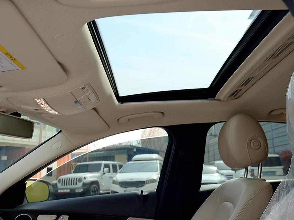 Mercedes Benz C Class 2019 the color of pearl - Importación desde Corea - HF Imports Iquique - Foto 13