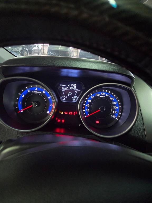 HYUNDAI Avante - Vista 5