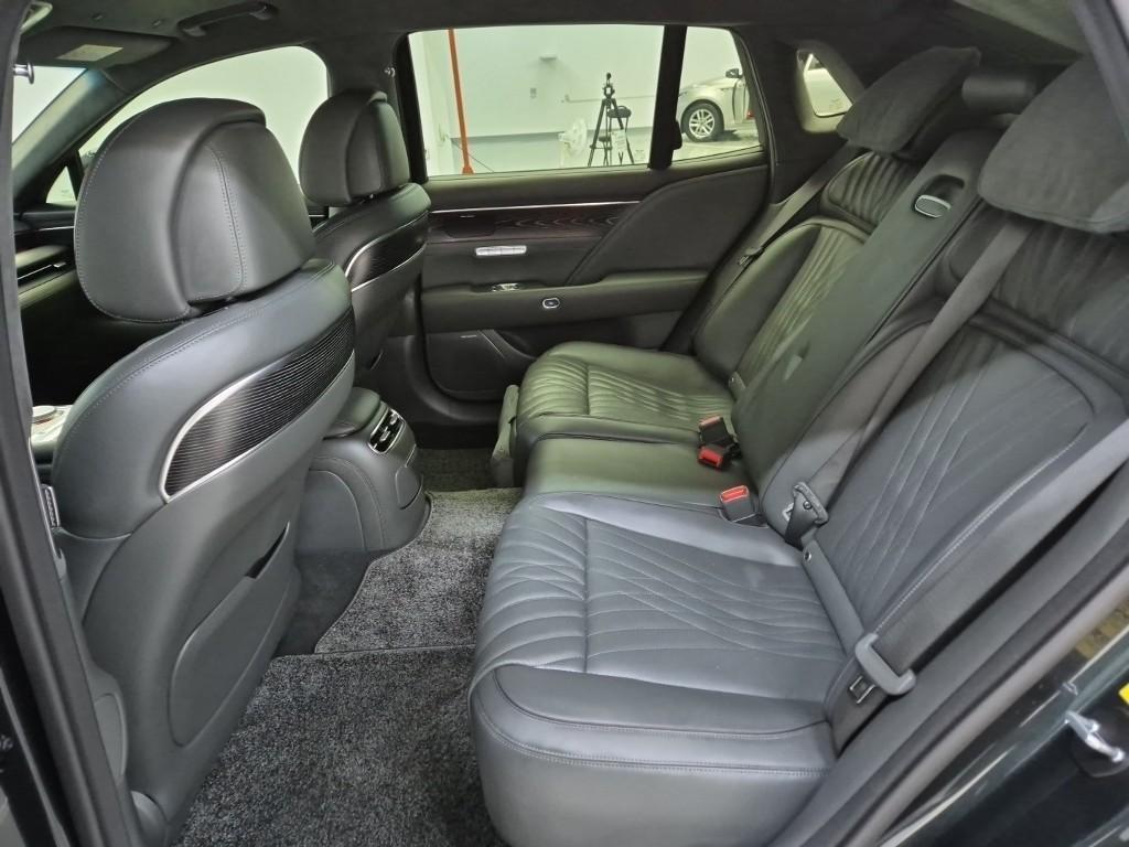 Genesis G90 - Vista 12