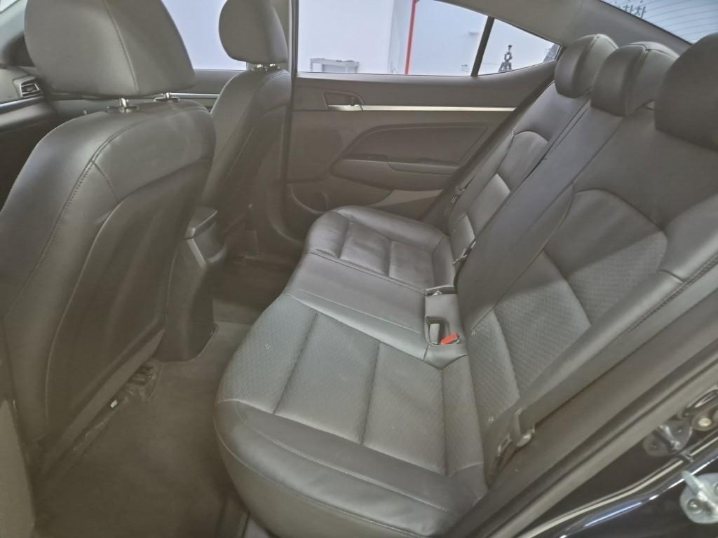 HYUNDAI Avante - Vista 12