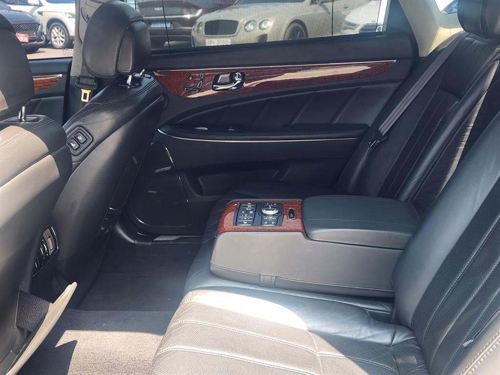 HYUNDAI Equus - Vista 9