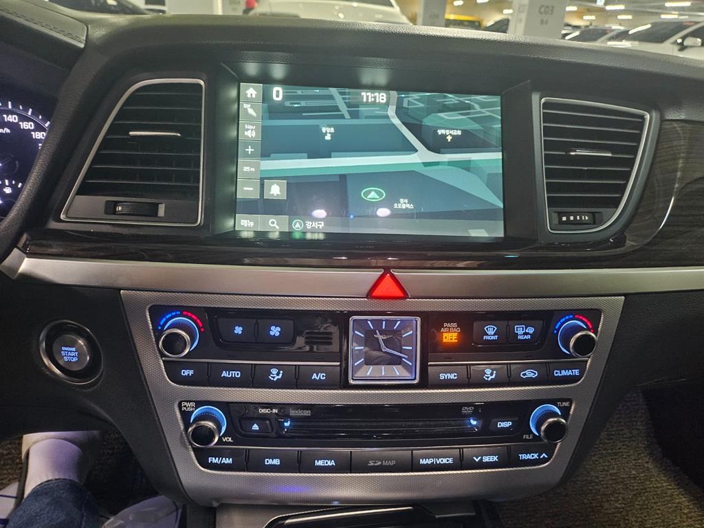 Genesis G80 - Vista 10