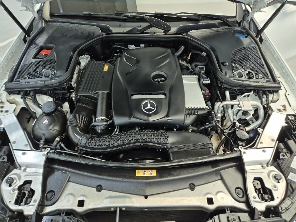 Mercedes Benz E class - Vista 5