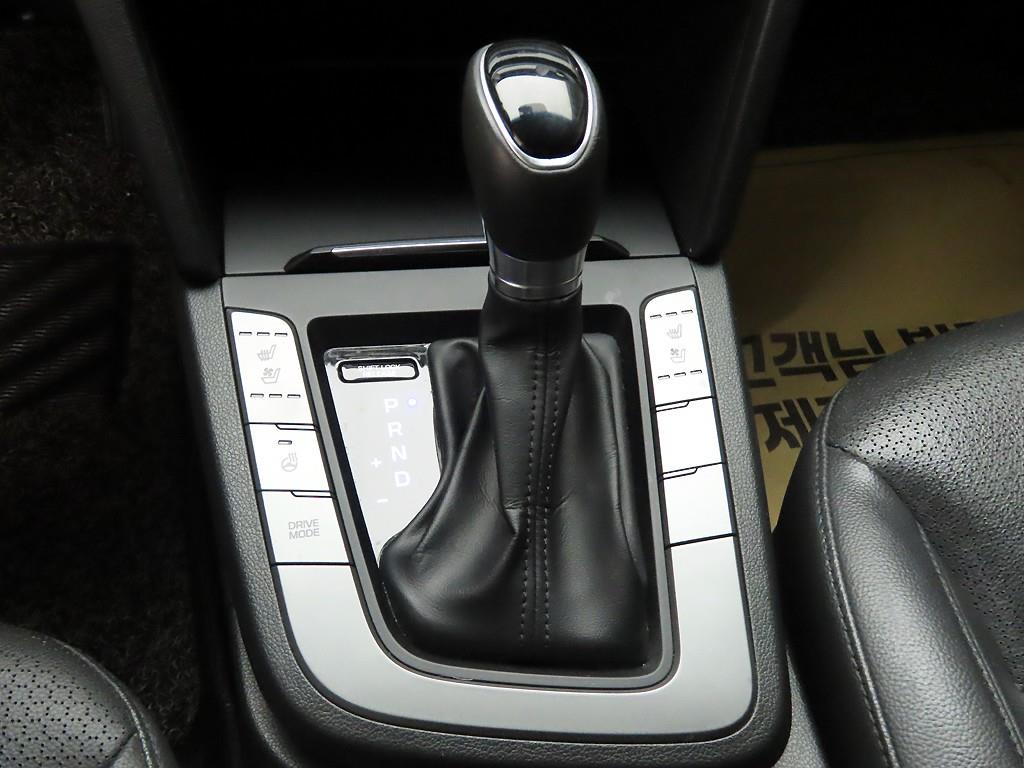 HYUNDAI Avante - Vista 10