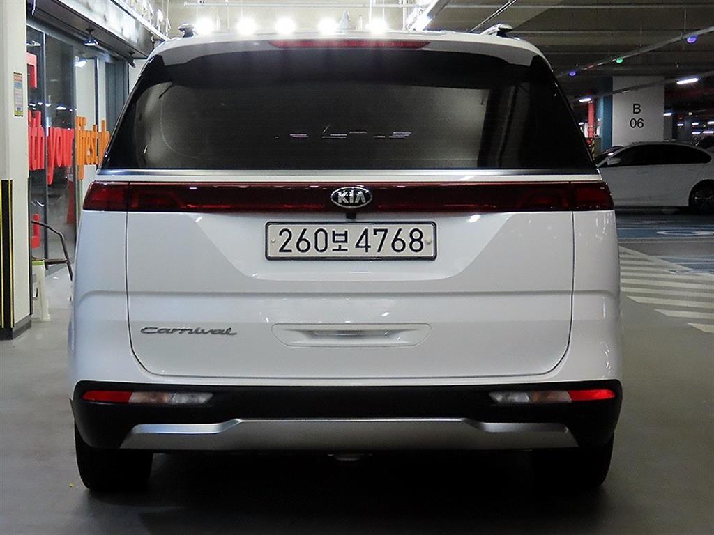 KIA Carnival - Vista 5