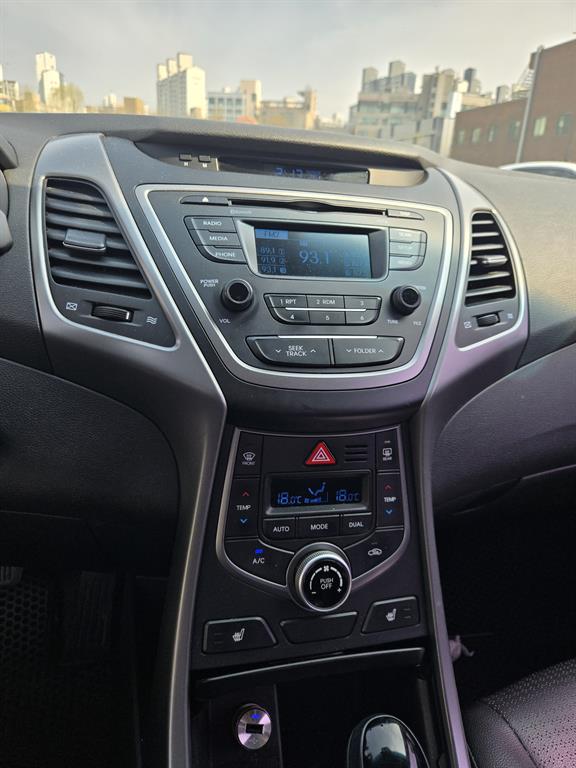 HYUNDAI Avante - Vista 6