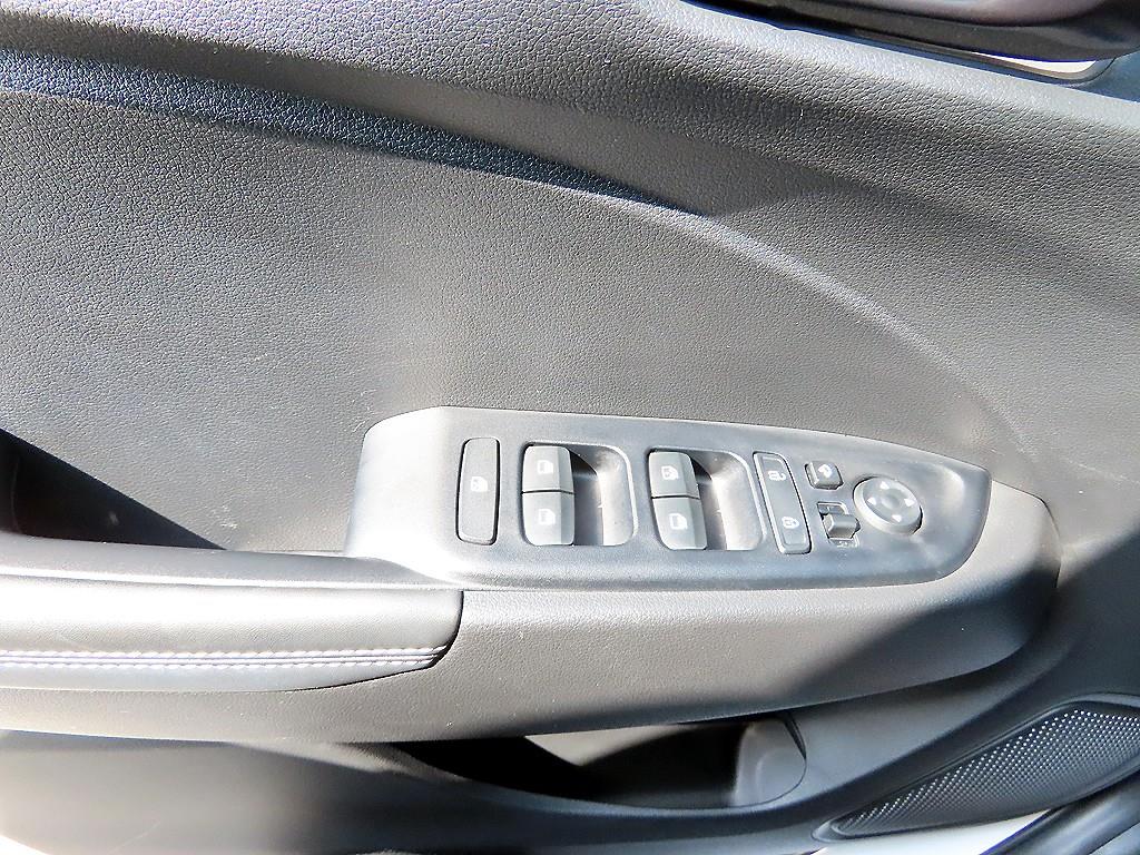 HYUNDAI Venue - Vista 11