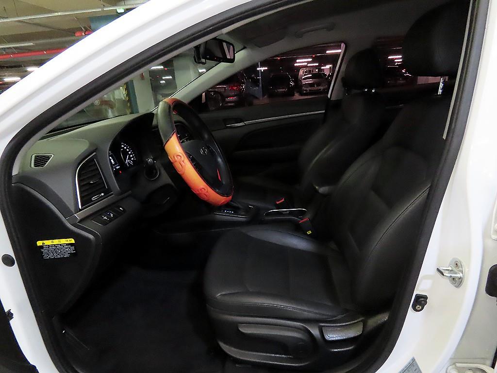 HYUNDAI Avante - Vista 6