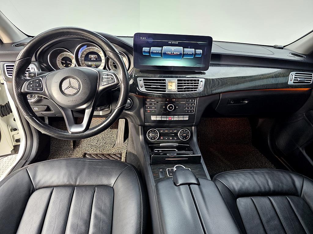 Mercedes Benz CLS Class - Vista 5