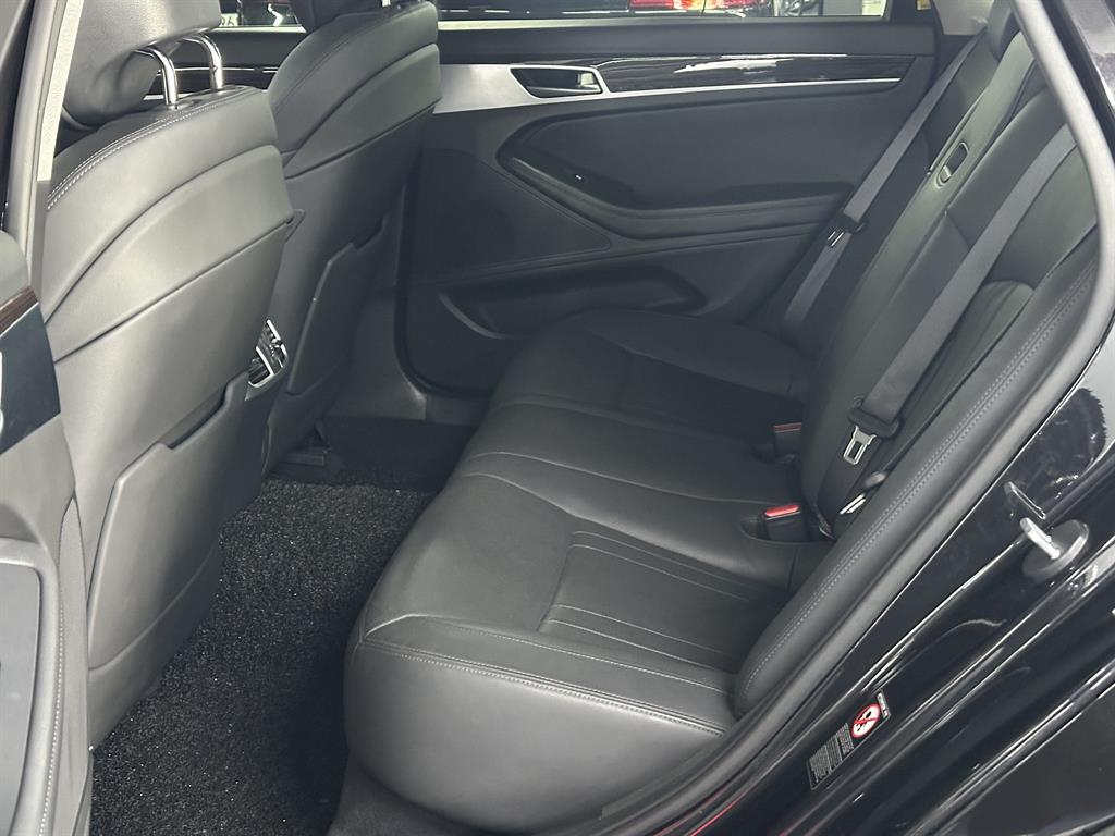 Genesis G80 - Vista 12