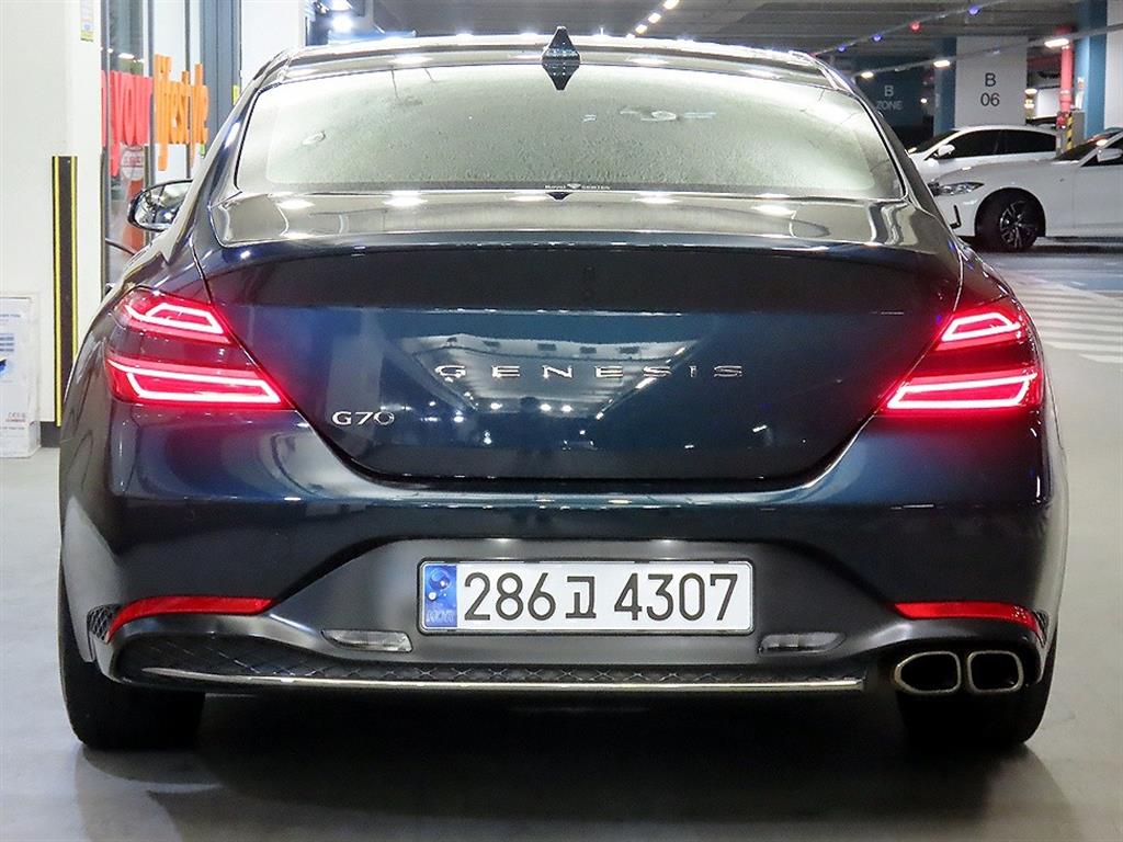 Genesis G70 - Vista 5