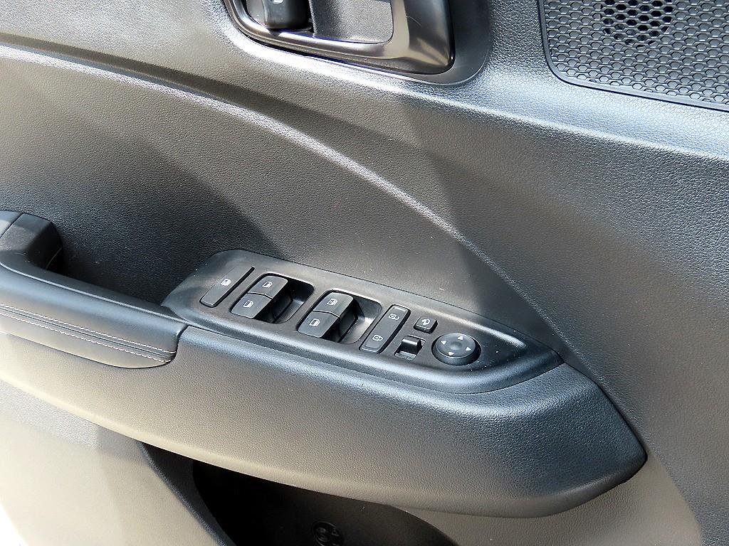 HYUNDAI Venue - Vista 11