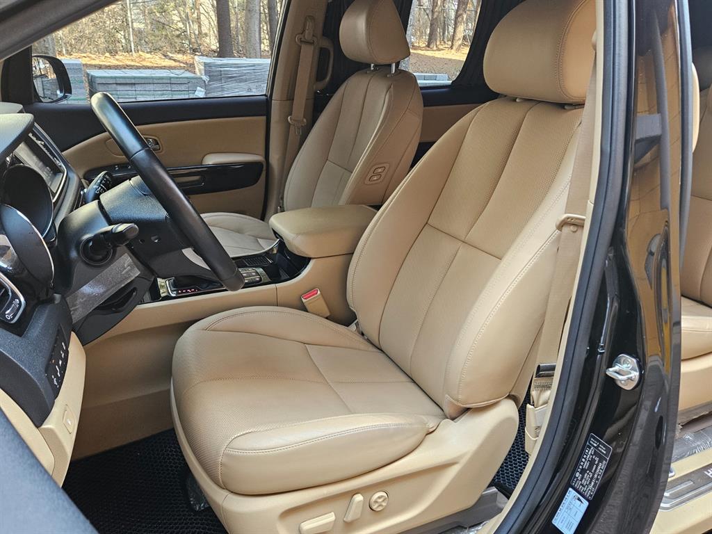 KIA Carnival - Vista 8