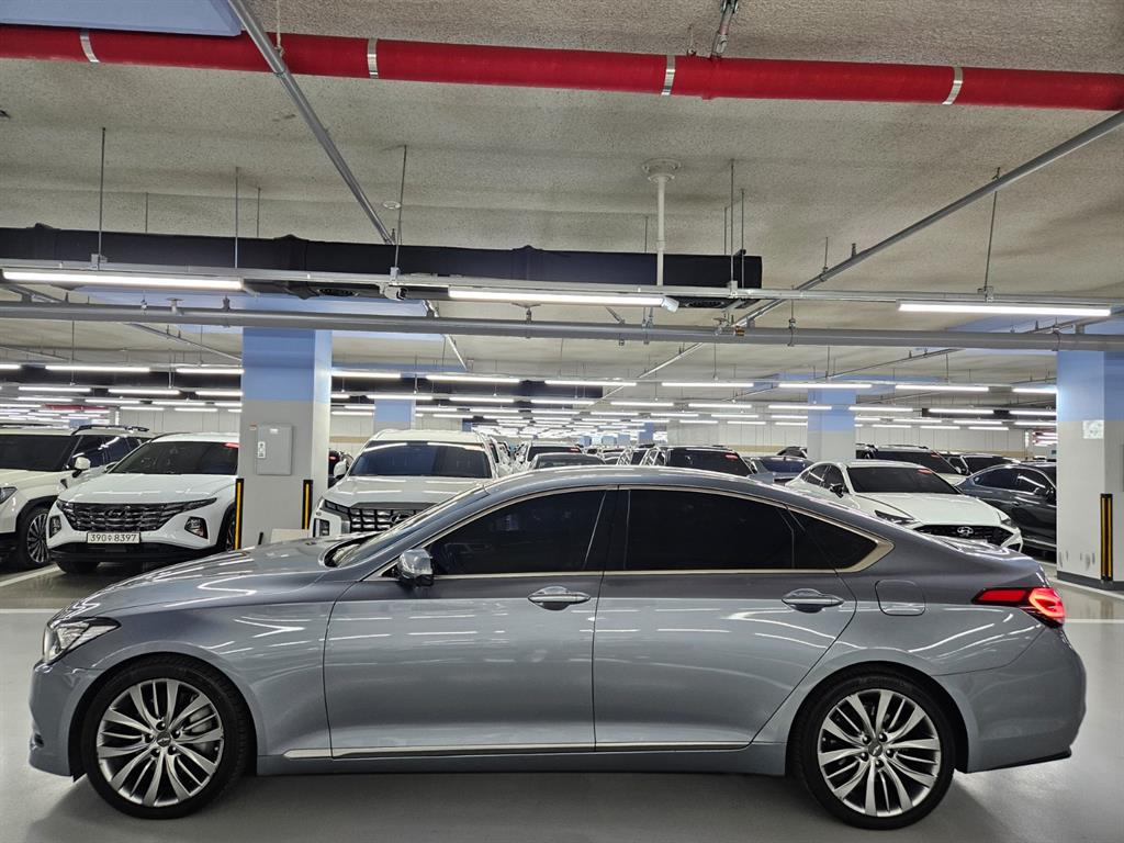 HYUNDAI Genesis - Vista 3