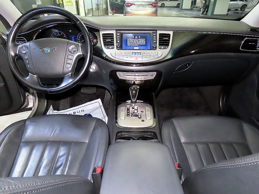 HYUNDAI Genesis - Vista 10