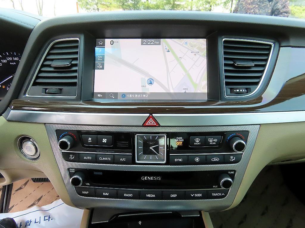 Genesis G80 - Vista 12