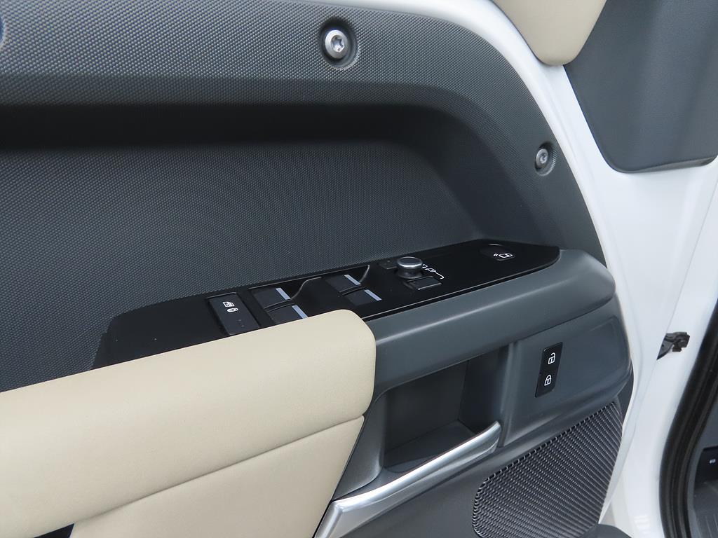 Land Rover Defender - Vista 12